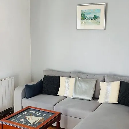 Bonne Surprise, T3 Terrasse Pr. Plage/ Centre/gare Apartment *